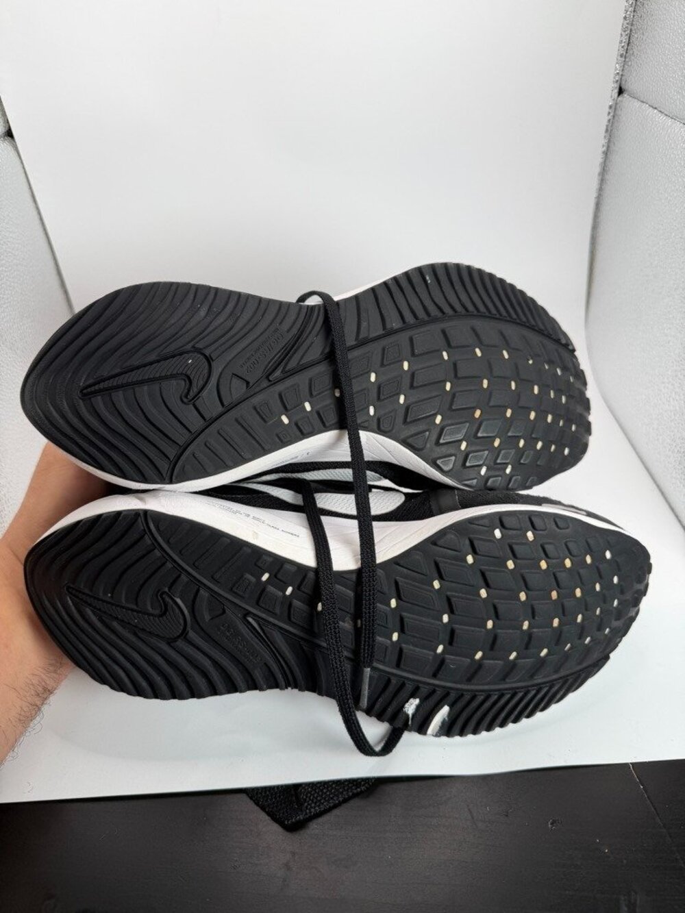 Nike Air Zoom Vomero 16 Shoes Women Size 9 Running Gym Black White DA7698-001 - Picture 11 of 12